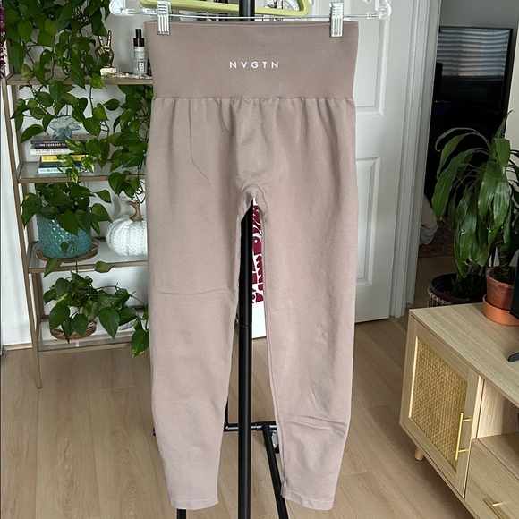 NVGTN Women’s Legging. Size Medium. 23” inseam. Great condition. See details. - Picture 2 of 4